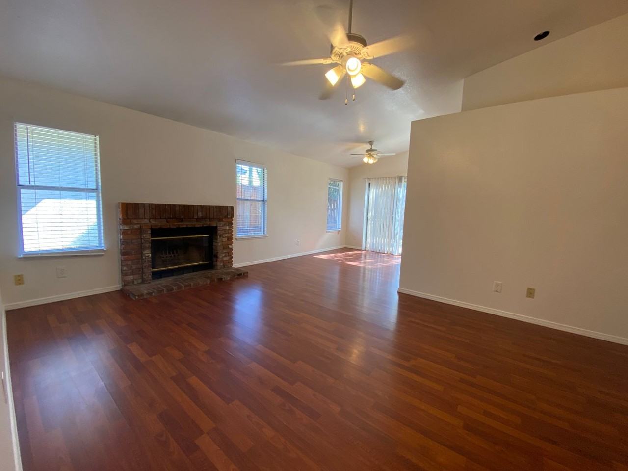 880 Vintage Oak Ave - Photo 4 of 22