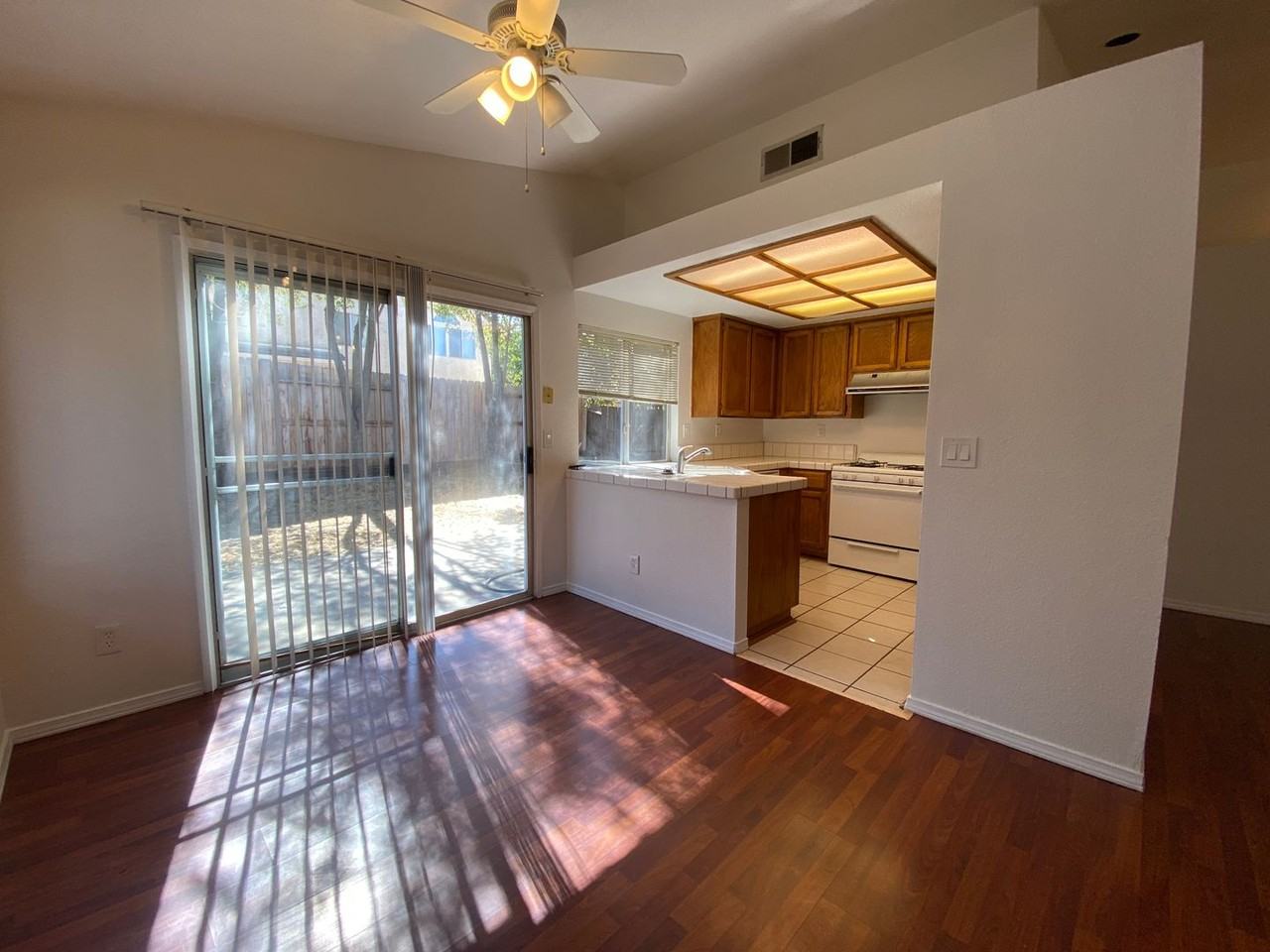880 Vintage Oak Ave - Photo 6 of 22