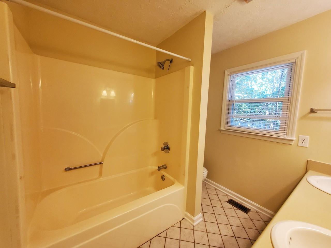 5313 Pringle Way - Photo 6 of 18