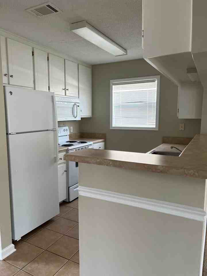 223 Wakefield Way - Photo 4 of 17