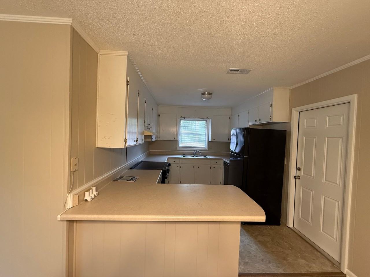 613 Morgan Ln - Photo 2 of 16