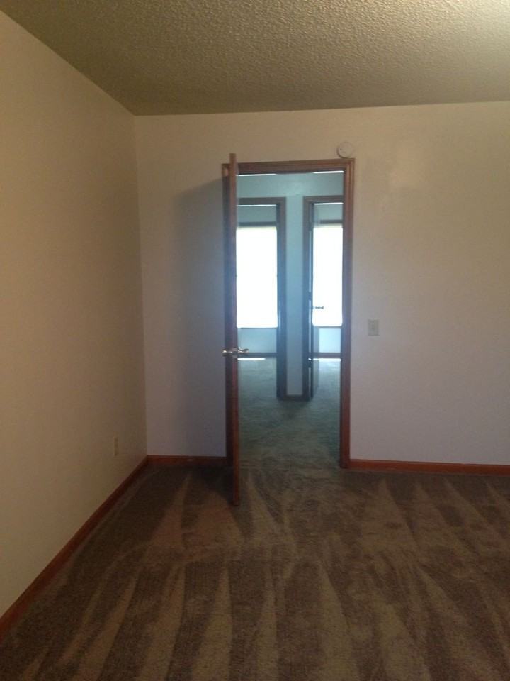 3108 W 23rd Ter - Photo 4 of 15
