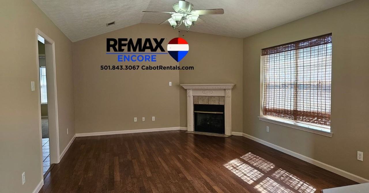 33 Tulip Ln - Photo 2 of 11