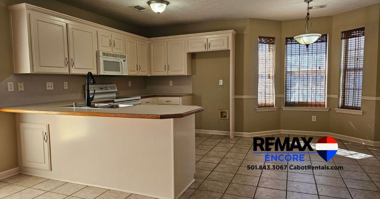33 Tulip Ln - Photo 4 of 11