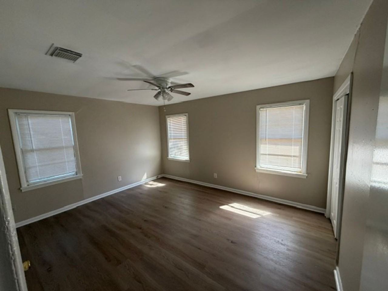 1025 Peyton Ave - Photo 5 of 11