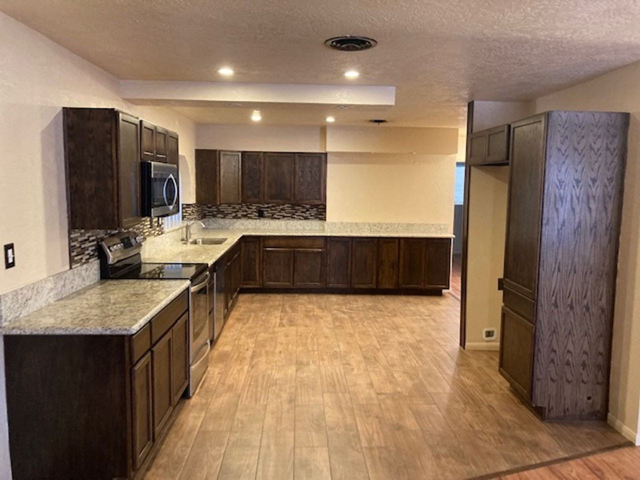 1746 Lenrey Ave - Photo 3 of 19