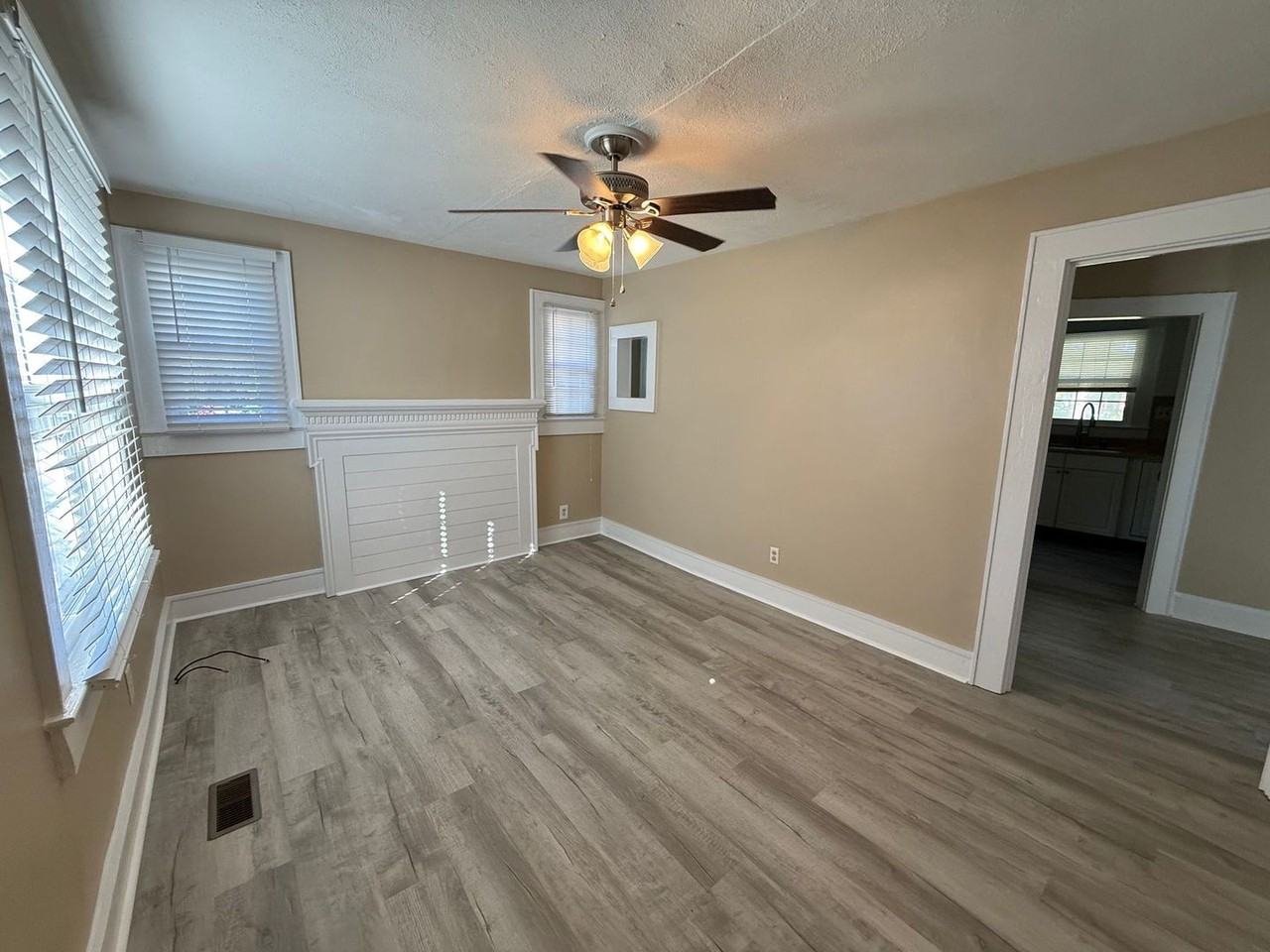 307 Warn St - Photo 2 of 14