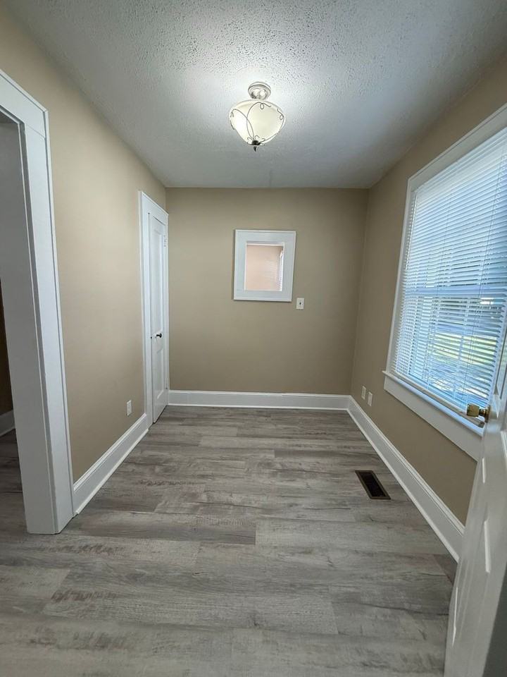 307 Warn St - Photo 4 of 14