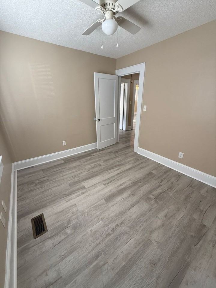 307 Warn St - Photo 5 of 14