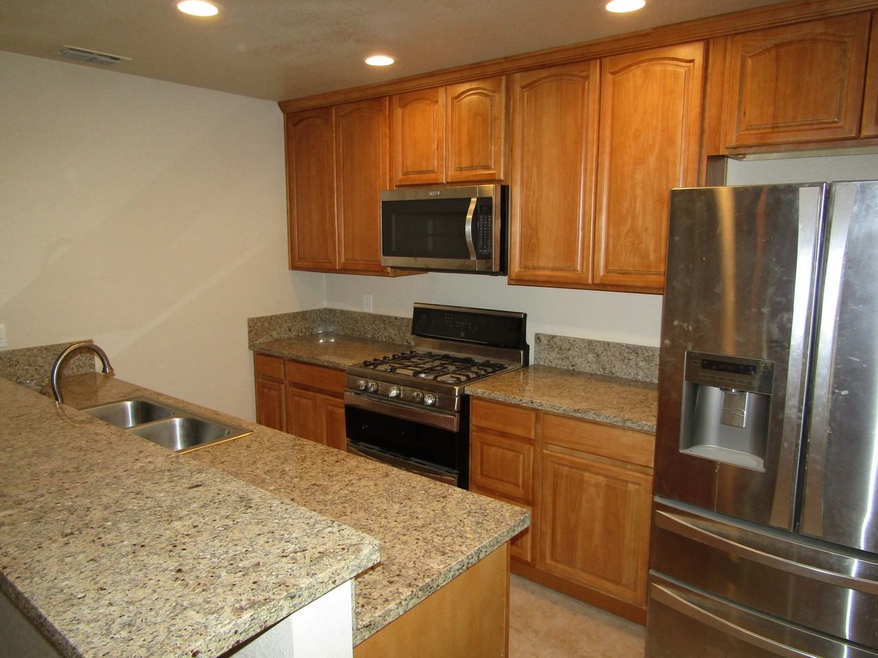 233 Flower Dr - Photo 5 of 17