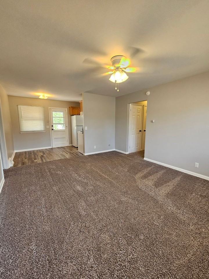 402 E Indiana St - Photo 2 of 20