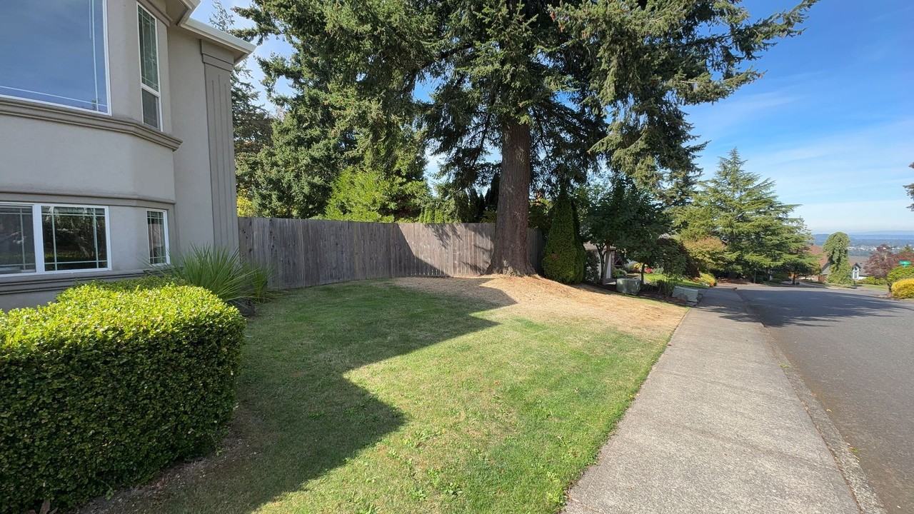 8055 Se 141st Ave - Photo 3 of 50