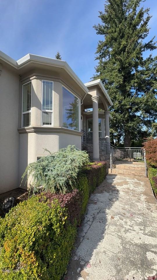 8055 Se 141st Ave - Photo 2 of 50