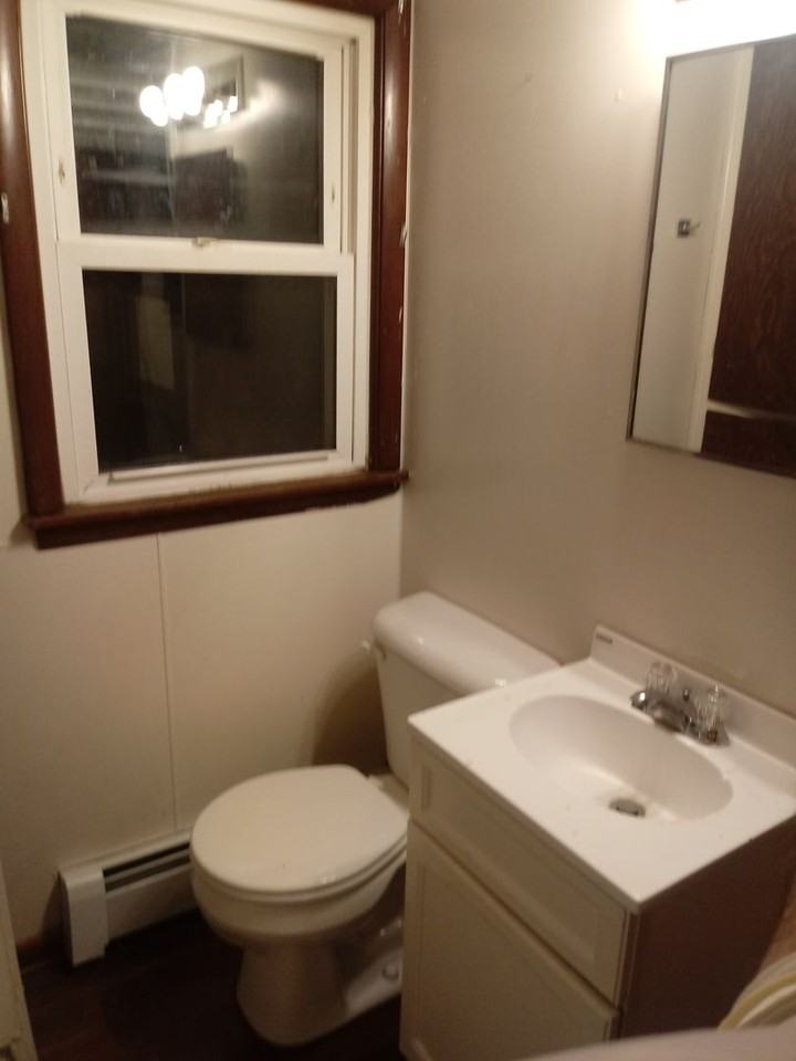 1504 Summit St - Photo 7 of 8