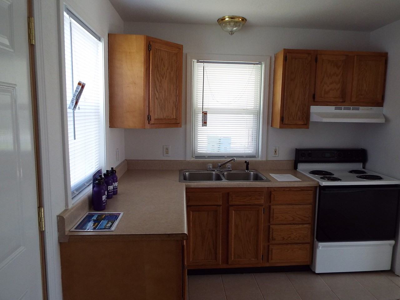 1001 S Mechanic St - Photo 2 of 8