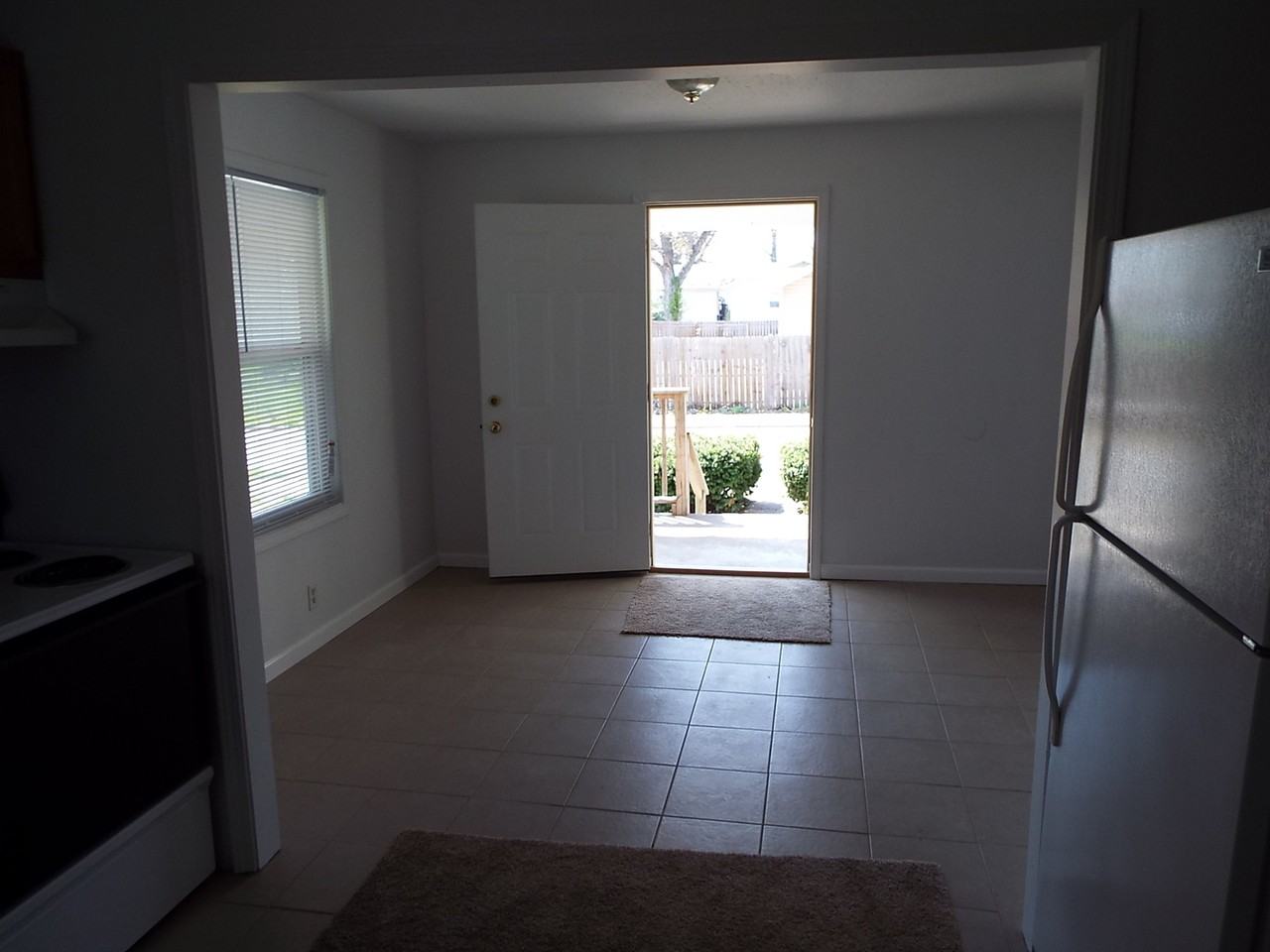 1001 S Mechanic St - Photo 5 of 8