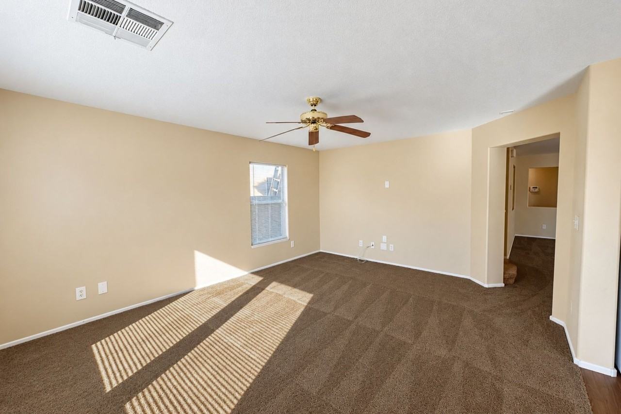 6225 Capehart Falls St - Photo 7 of 50