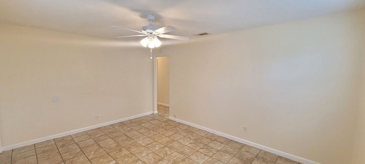 1041 E 24th Plz - Photo 4 of 27