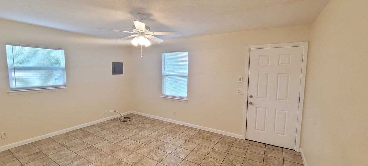 1041 E 24th Plz - Photo 5 of 27
