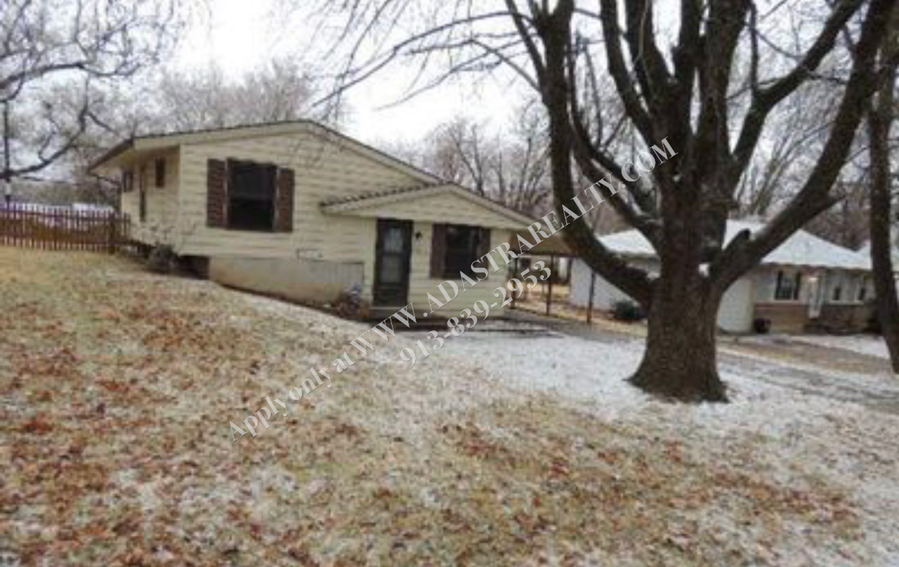 4327 N Denver Ave - Photo 2 of 3