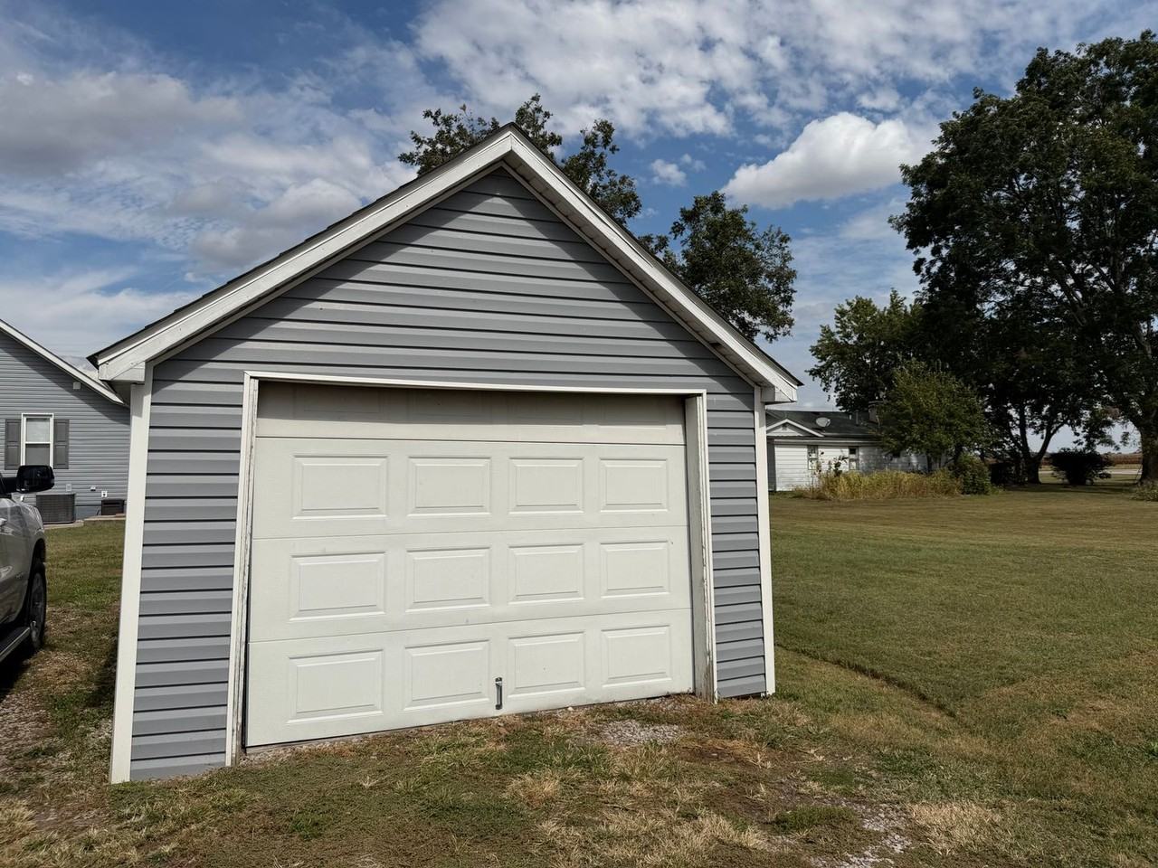 11512 Darmstadt Rd - Photo 4 of 22