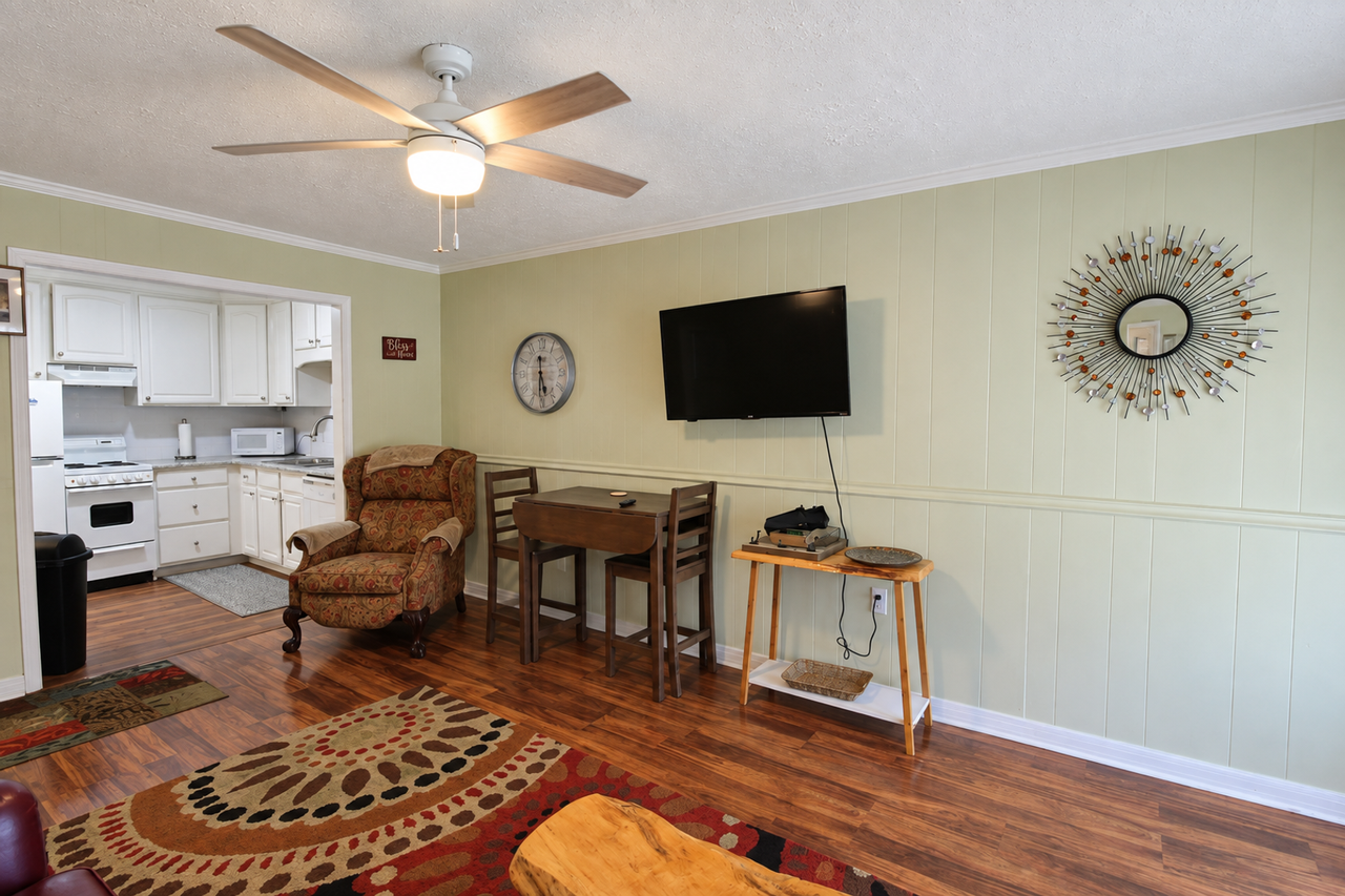 1045 E 10th St #206 - Photo 4 of 12