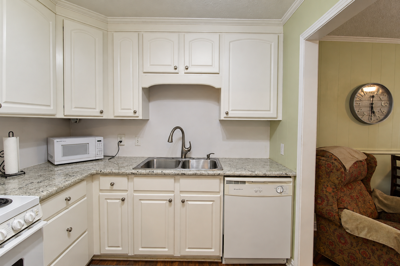 1045 E 10th St #206 - Photo 6 of 12