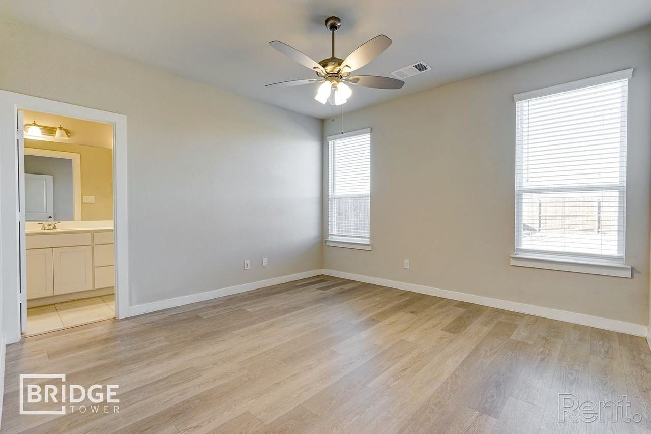 4136 Tobin Dr - Photo 5 of 11