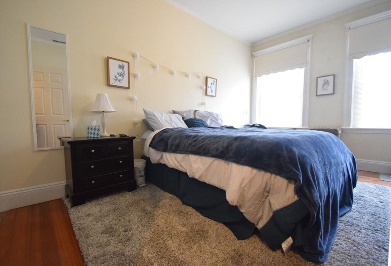191 Winthrop Rd - Photo 4 of 11