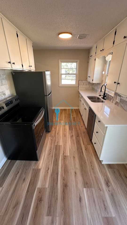 1626 W Dallas St - Photo 2 of 15