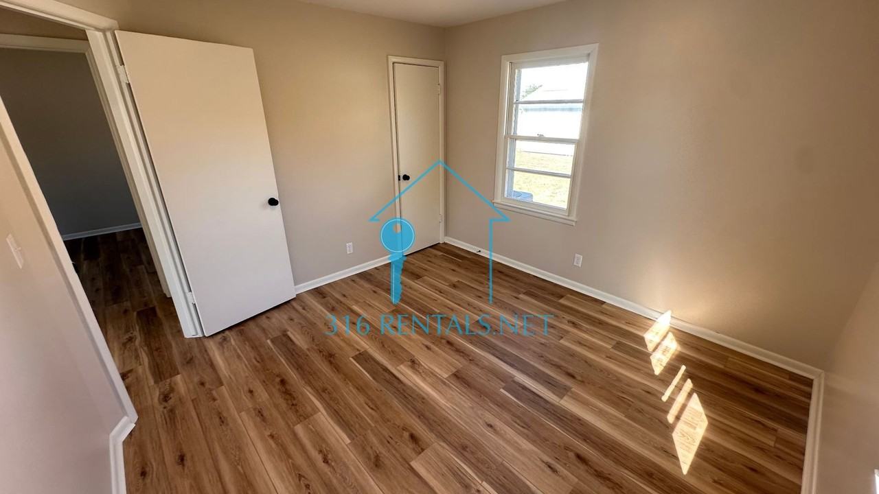 1626 W Dallas St - Photo 4 of 15