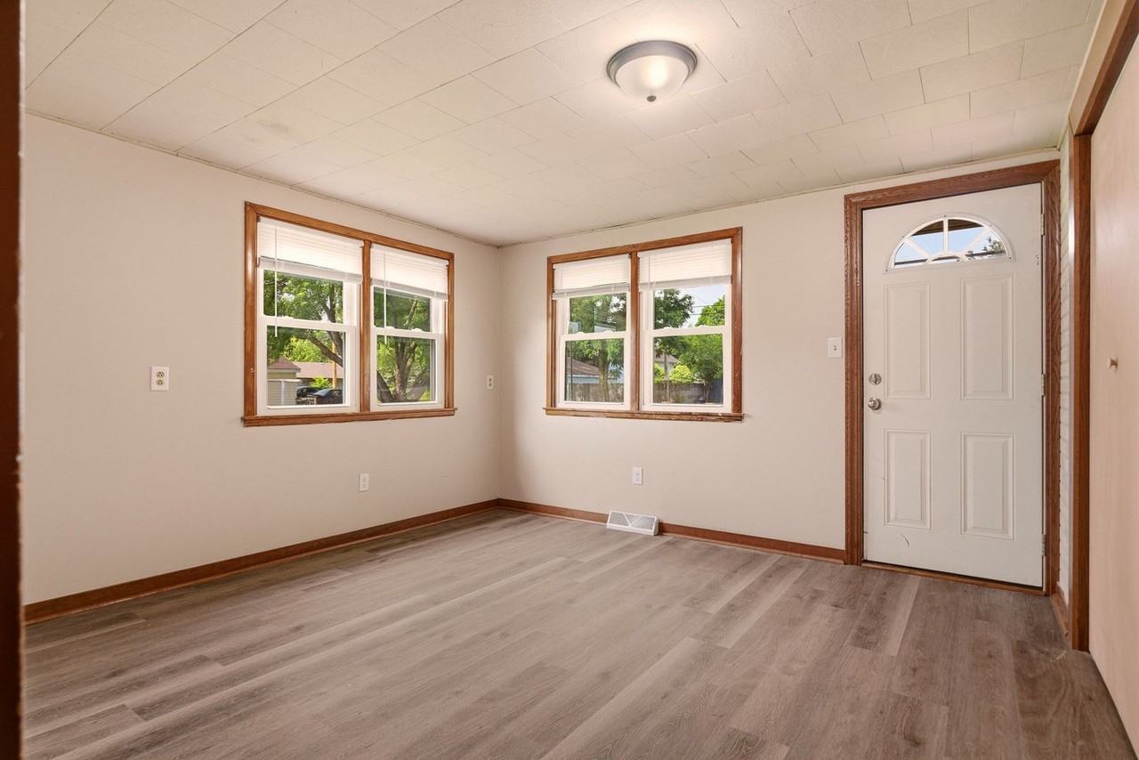 2737 Hamilton St - Photo 5 of 32
