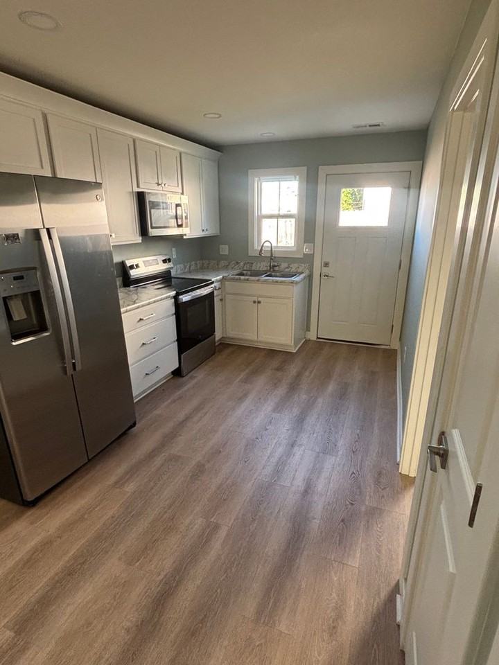 901 Sutherland Ave - Photo 4 of 11