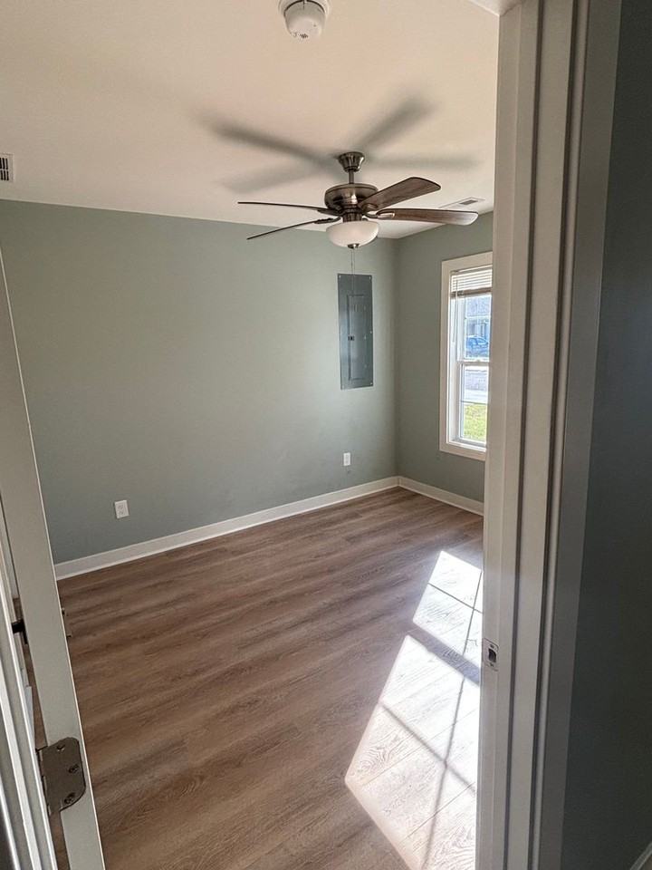 901 Sutherland Ave - Photo 5 of 11