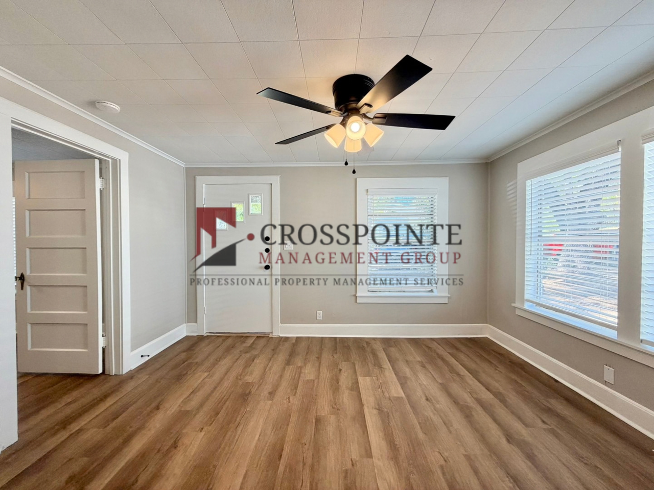 323 N Virginia Ave - Photo 3 of 16