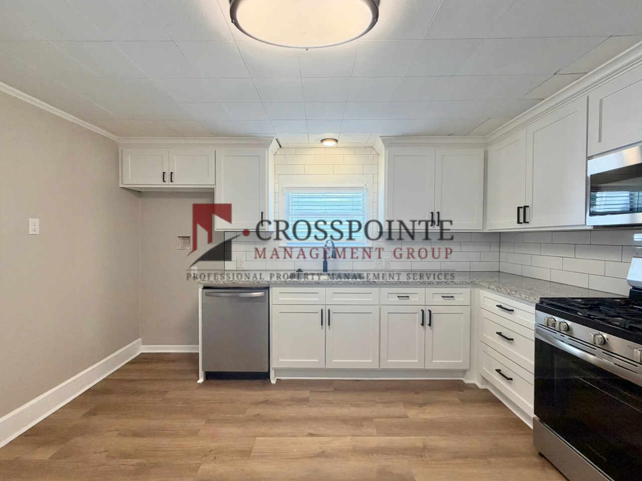 323 N Virginia Ave - Photo 5 of 16