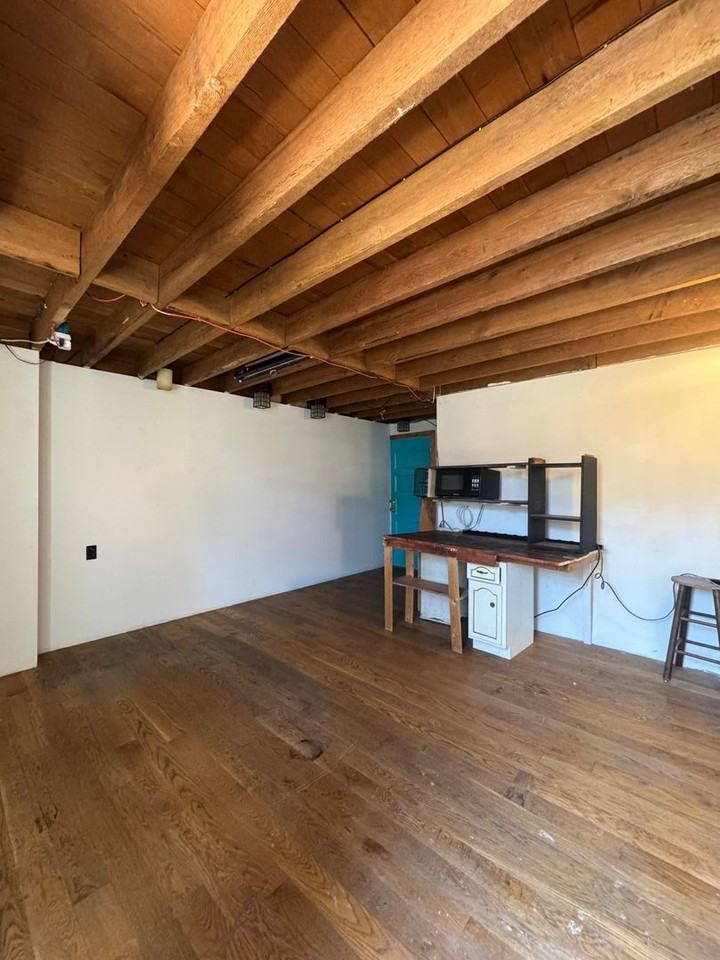 306 1/2 N Main St - Photo 2 of 8