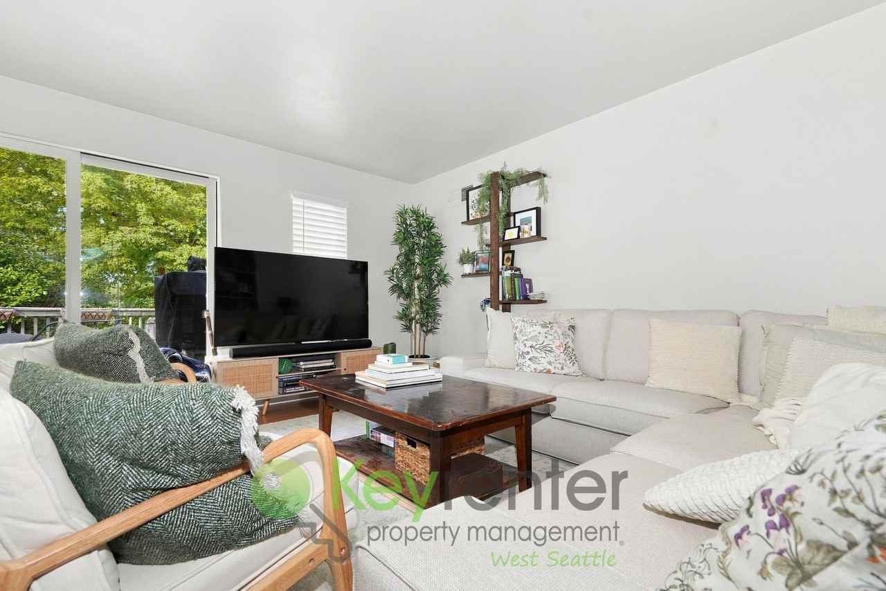 8021 45th Ave Sw - Photo 2 of 35