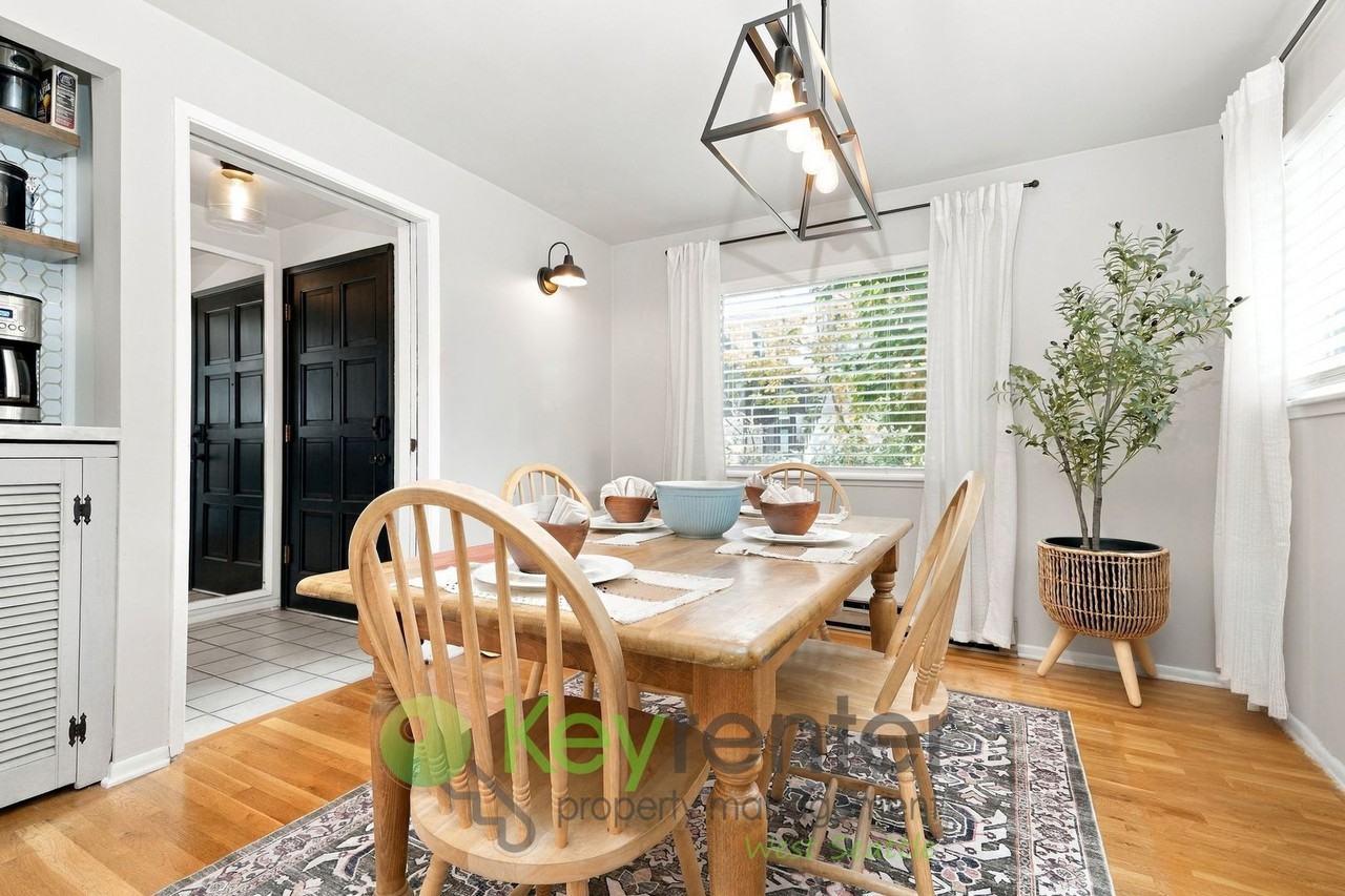 8021 45th Ave Sw - Photo 3 of 35