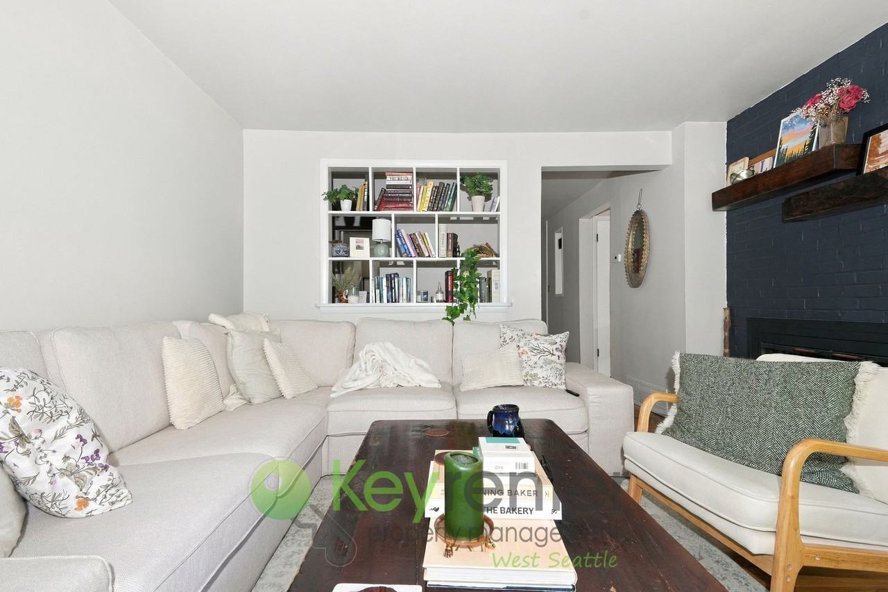 8021 45th Ave Sw - Photo 7 of 35