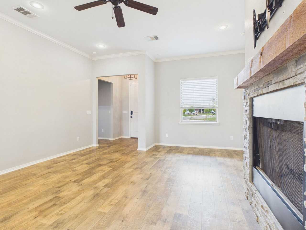 7703 Crestline Dr - Photo 7 of 36