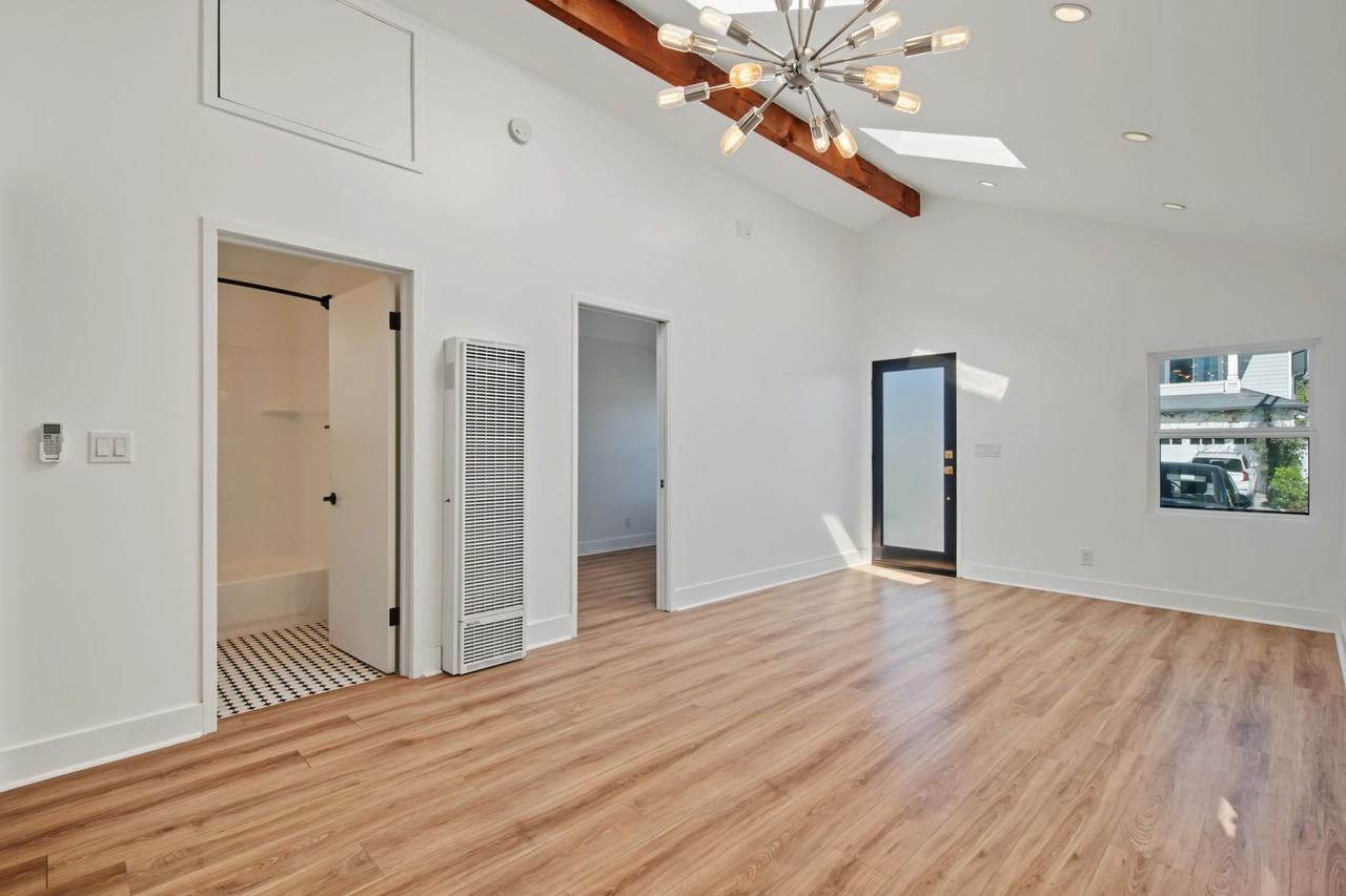 1105 Stanford Ave #A - Photo 4 of 21