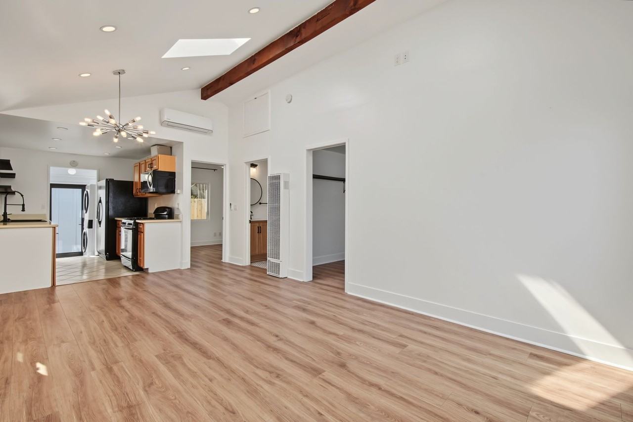 1105 Stanford Ave #A - Photo 5 of 21