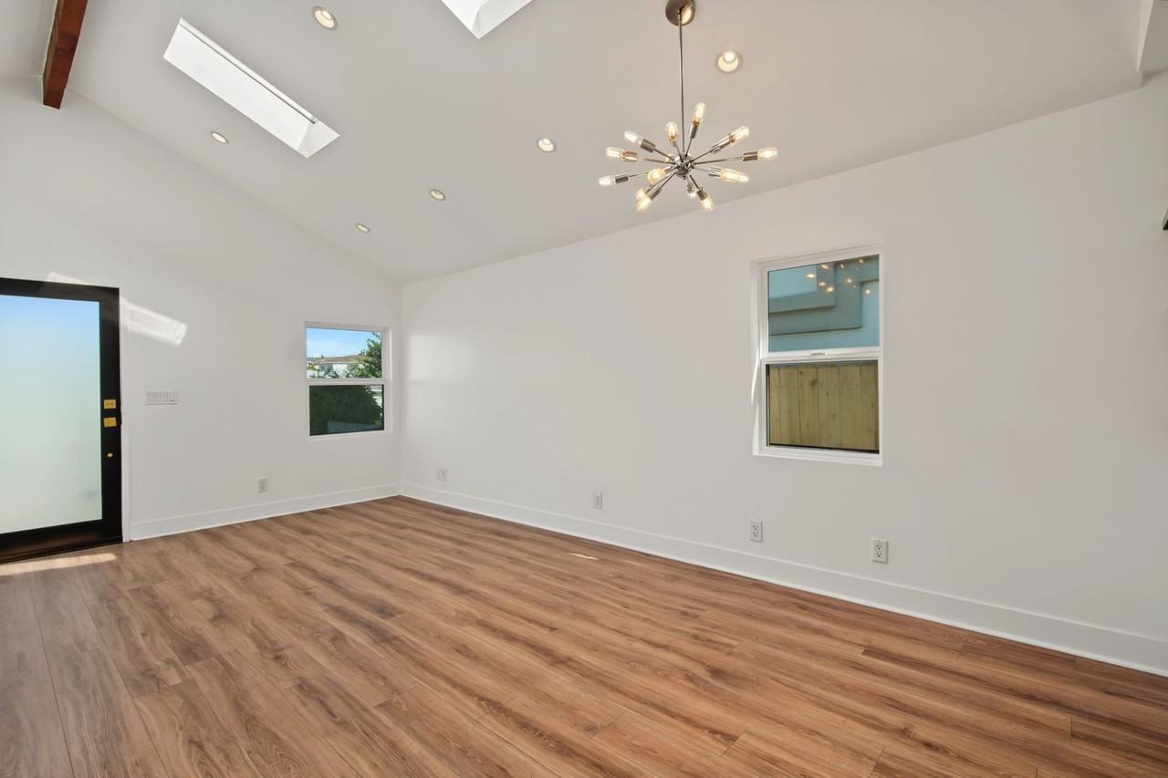 1105 Stanford Ave #A - Photo 7 of 21