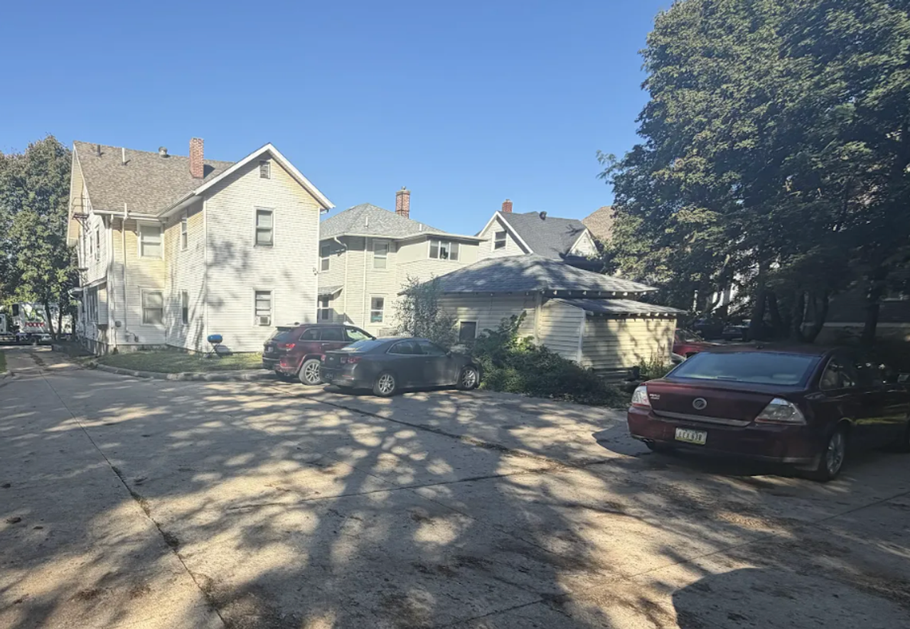 314 S Governor St - Photo 2 of 11