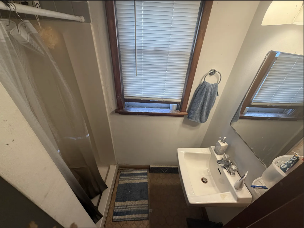 314 S Governor St - Photo 5 of 11