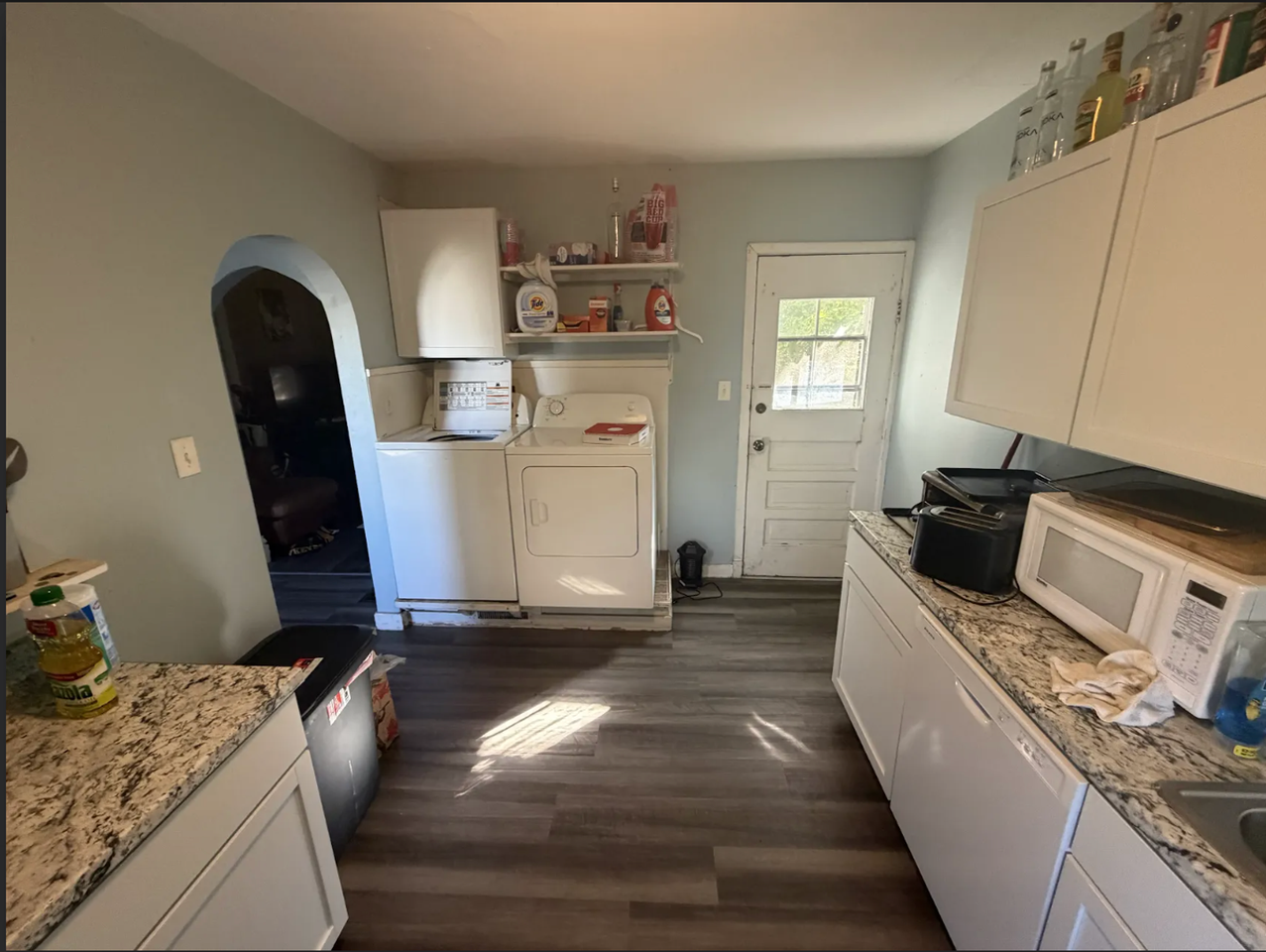 411 S Lucas St - Photo 3 of 8