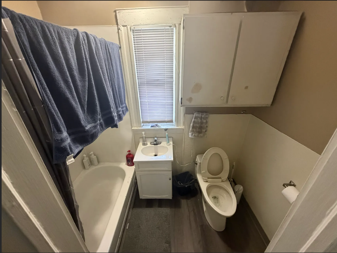 411 S Lucas St - Photo 5 of 8
