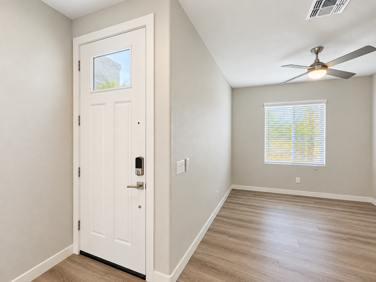 1514 W Sierra Vista Dr - Photo 4 of 24