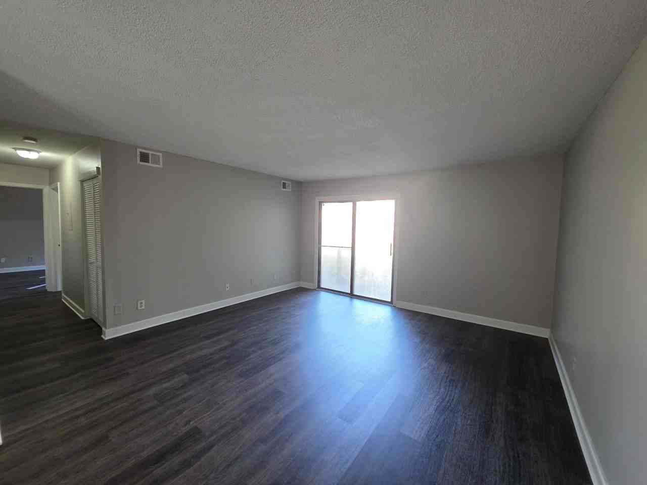 315 Menlo Dr - Photo 3 of 12